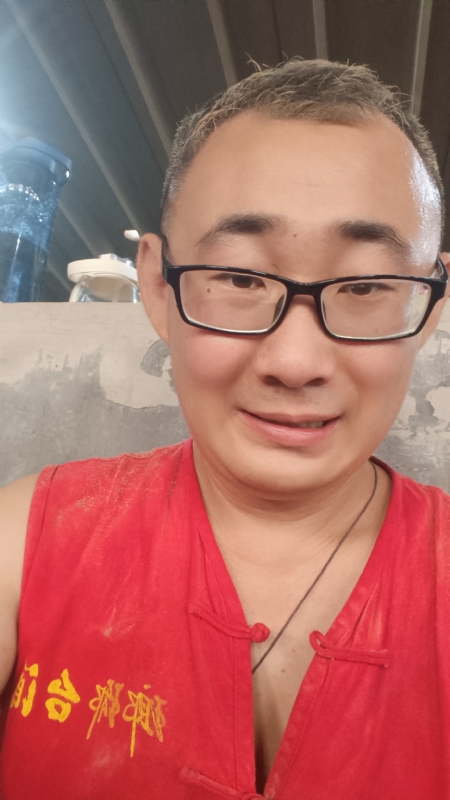 黑黑一笑的第二张照片--山东中老年相亲网